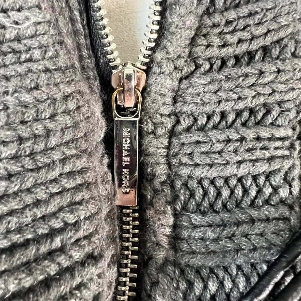 Michael Kors Gray Knit‎ Toggle Closure Poncho Cape Sweater Large